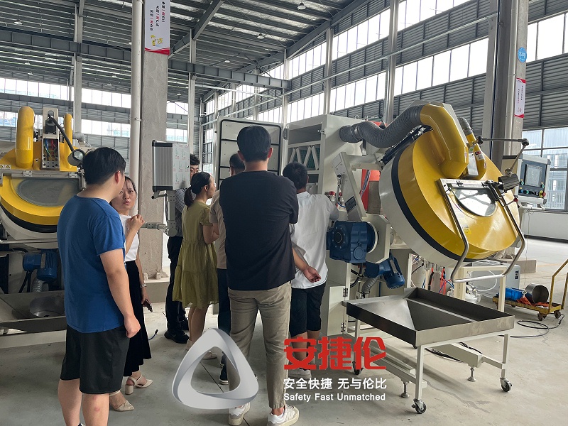 韓國客戶(hù)參觀滾噴機  韓國客戶參觀滾噴機