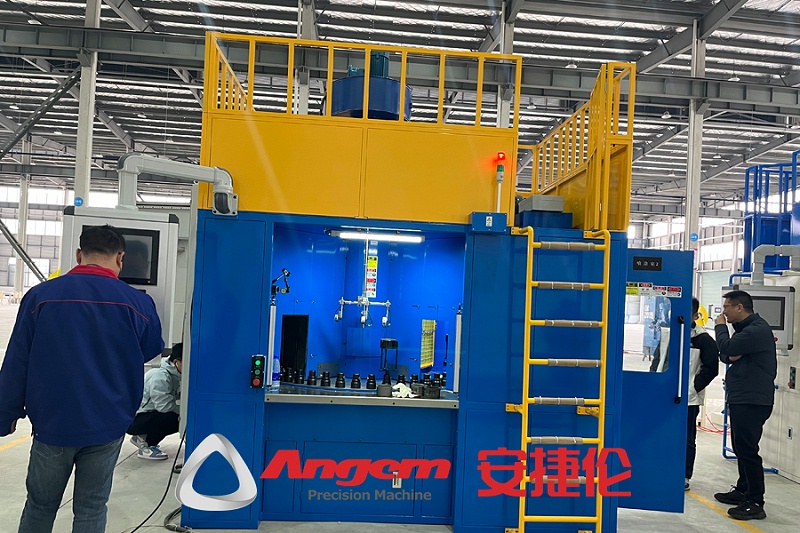 噴(pēn)膠機2 噴膠機2
