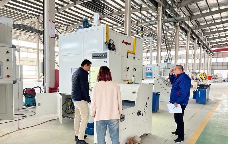 美國客（kè）戶驗收橡膠減震鏈式滾膠機（jī） 考察塗裝磷化廢氣處理設備