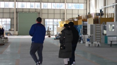 浙（zhè）江（jiāng）汽車零部件（jiàn）客（kè）戶來訪 考察橡膠減震自動噴膠機（jī）滾噴機（jī）等設備