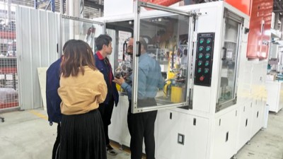 印度橡膠減震（zhèn）汽車襯套客戶 參觀襯套自動（dòng）噴塗設備