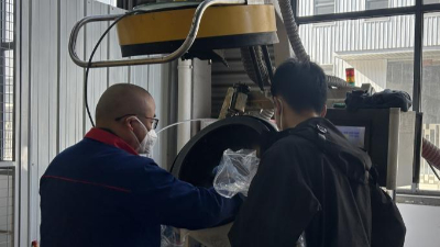 無錫客戶到訪榴莲网站南通工廠，滾噴機打樣（yàng）圓滿成功