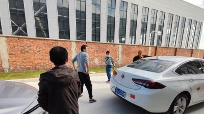 氣門油封骨架客戶（hù）到訪榴莲网站南通新工廠進行滾筒（tǒng）滾噴（pēn）機打樣