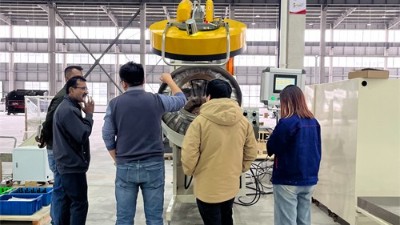 印度橡膠減震客戶到訪榴莲网站 驗收滾噴機R90
