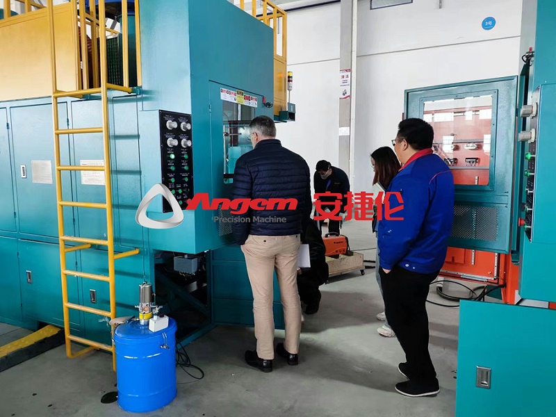 鏈(liàn)式噴膠機1 鏈式噴膠機1