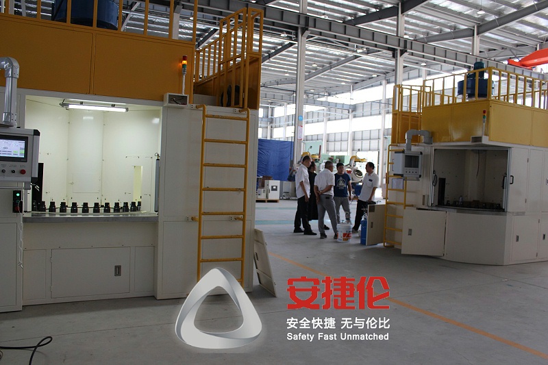 上海(hǎi)客戶(hù)參觀噴膠機、滾噴機 (1) 上海客戶參觀噴膠機、滾噴機 (1)