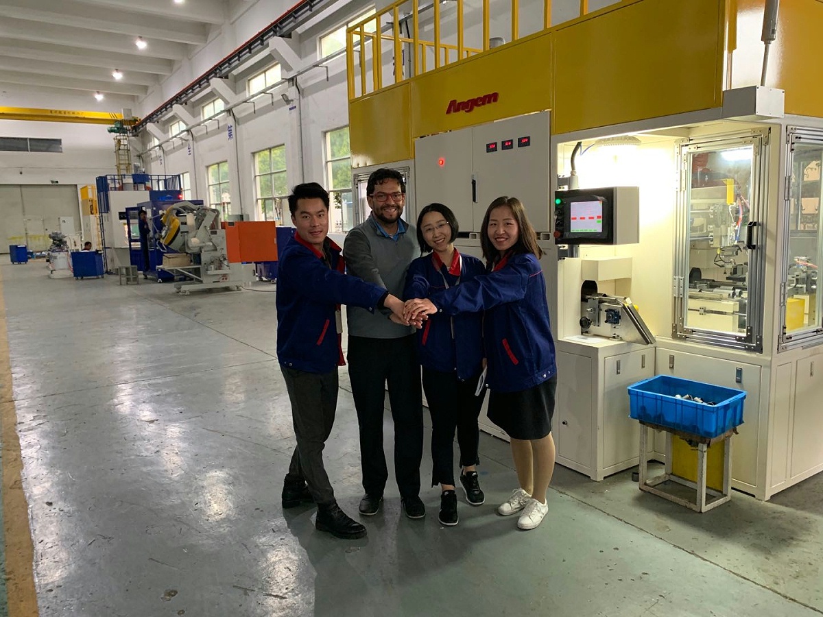 榴莲网站(lún)內孔滾膠機 榴莲网站內孔滾膠機