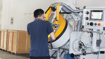 廣東客戶訂購一台（tái）榴莲网站AJL.R55型（xíng）自動滾噴機