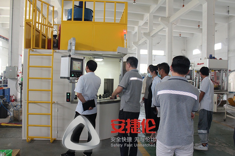 噴(pēn)膠機 噴膠機