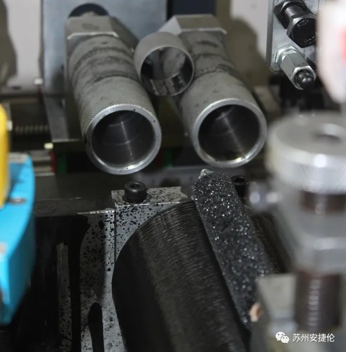 襯套塗膠過程1 襯(chèn)套(tào)塗膠過程1