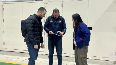 巴西（xī）橡膠減震客戶到訪 參觀滾膠機、滾塗機、縮（suō）徑機（jī）