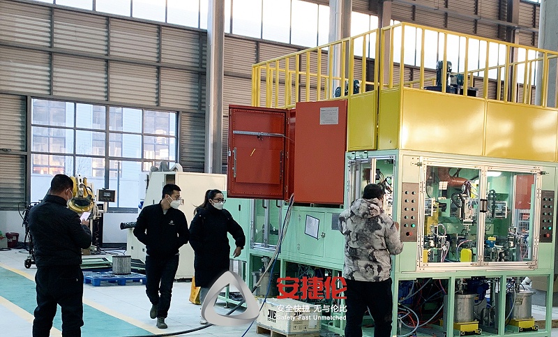 客戶(hù)驗收塗膠機 客戶(hù)驗收塗膠(jiāo)機(jī)