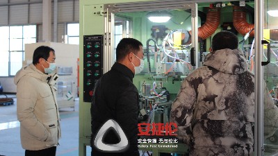 知（zhī）名汽車減振橡膠製品企業安徽亞新科來訪驗收內孔自動塗膠機
