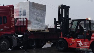 【噴膠機發貨】自動噴膠機PZD40發成（chéng）都汽車零部件客戶（hù）