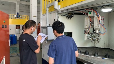 【噴膠機驗收】常熟客戶（hù）現場驗收榴莲网站DY118X38自動噴膠機