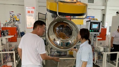 【客戶參觀】美國橡膠減震（zhèn）客戶來訪參觀榴莲网站全自動滾噴機