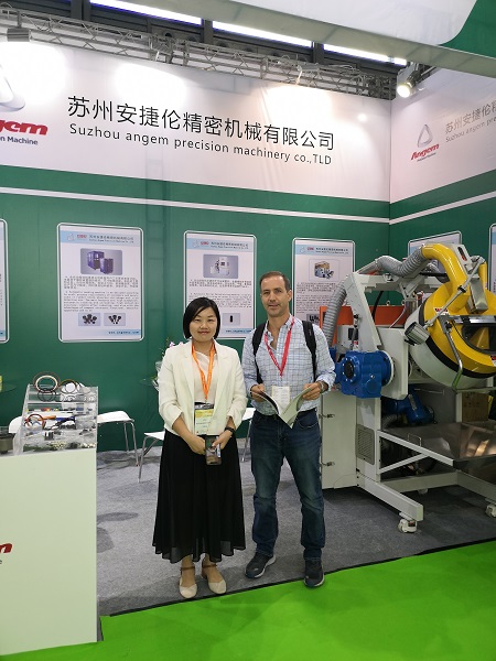 榴莲网站-2019年中國國際橡膠技術展客戶合影