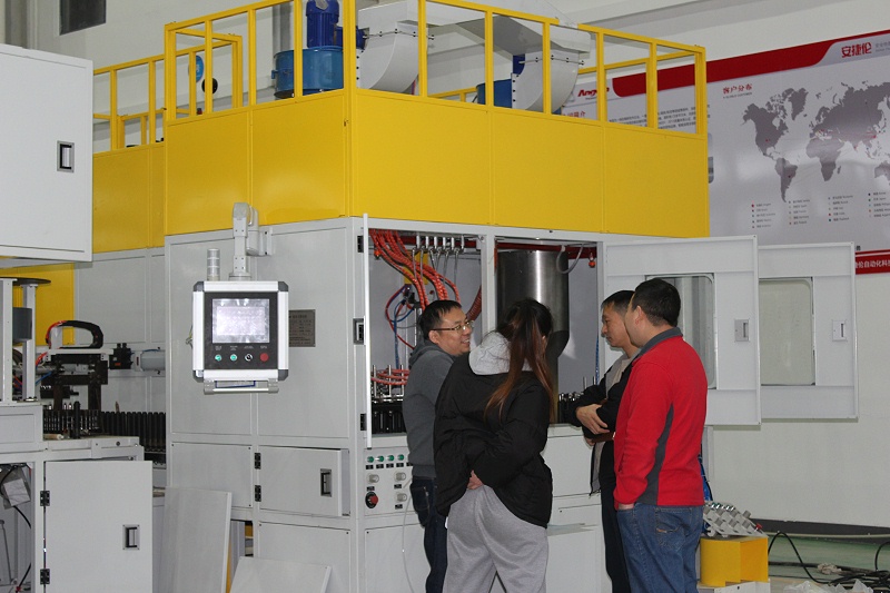 自動噴膠機 自動噴膠(jiāo)機