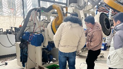 【滾噴機打樣】天津鐵路運（yùn）輸設備配件客（kè）戶到訪--自動滾（gǔn）噴機打樣