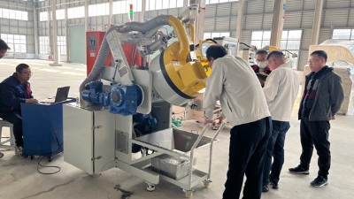 大連汽車用橡膠零部件到訪（fǎng） 驗收O型圈自動滾噴機PR55