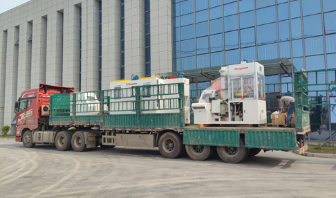 發貨2台！安徽（huī）客戶訂的汽（qì）車襯套外圓自動滾膠機、內孔滾塗機