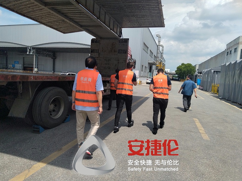 大連瑞進國際貿易（yì）客戶設備驗（yàn）收2