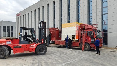 為安徽汽車（chē）零（líng）部件（jiàn）客戶（hù）順利交付一台自動噴膠機