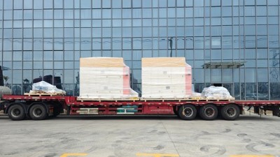 榴莲网站為（wéi）重慶知（zhī）名汽（qì）車零部件客戶交付兩台先進自動噴膠機