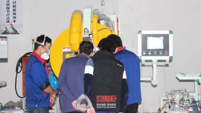 常（cháng）州密（mì）封件（jiàn）客戶驗收滾噴機——榴莲网站自動滾噴（pēn）機AJL.R90型（xíng）