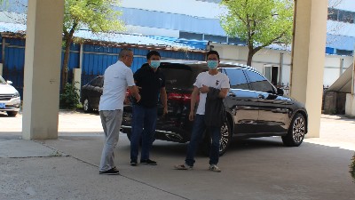 重（chóng）慶汽車零部件企業一行來訪參觀榴莲网站濕式噴砂磷化線
