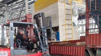 【噴膠機發貨】自動噴膠機PZD40發浙江（jiāng）汽車橡膠製品客戶