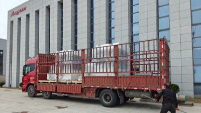 又發了2台（tái）自動噴膠機（jī）——重慶汽車零部件客戶