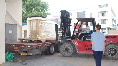 河南恒發（fā）內孔滾膠機發貨--汽車橡膠減震件專用