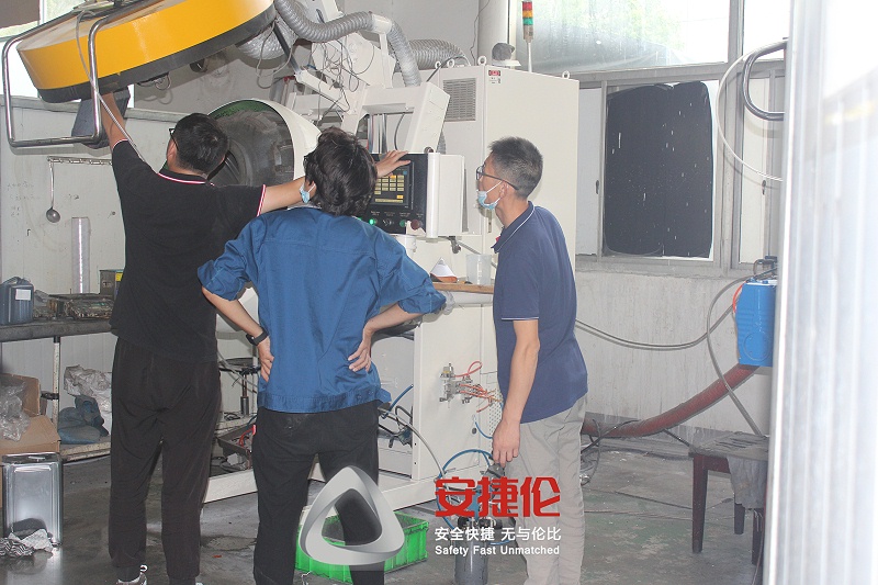 自動滾噴機 自動滾噴機(jī)