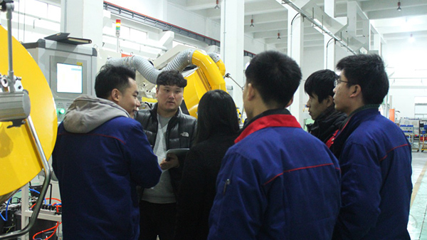韓國客(kè)戶成功驗收榴莲网站自動滾噴機設備 韓國(guó)客戶成功驗收榴莲网站自動滾(gǔn)噴(pēn)機設備