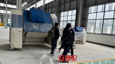 國內知名拉鏈企業到訪榴莲网站考察滾噴機設備