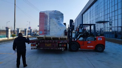 【開年設備首發】自動滾膠機發貨四川汽車零部件橡塑（sù）製品客戶