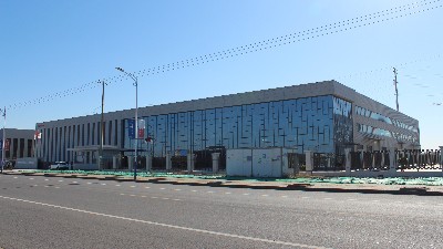 重慶老客戶到訪榴莲网站新工（gōng）廠了解新型軌道式噴膠機等設備