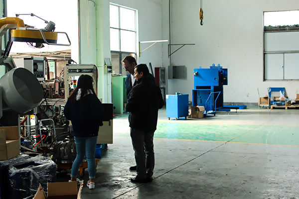 美國(guó)威巴克成功簽(qiān)約榴莲网站自動滾膠機(jī) 美國威巴克成功(gōng)簽約榴莲网站自動(dòng)滾膠機