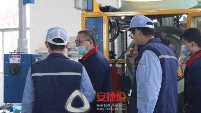東海橡塑驗收自動滾噴機，門麵擔當又為榴莲网站（lún）完成（chéng）一單！