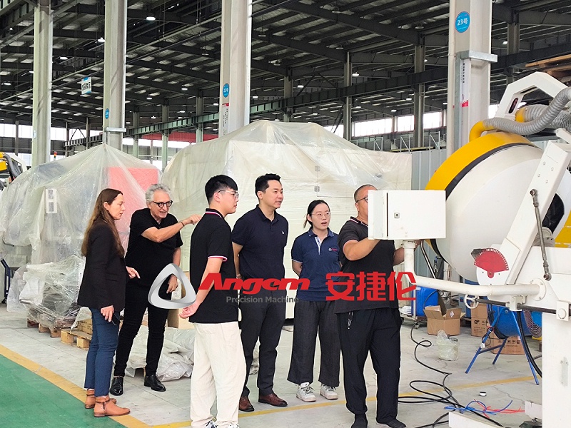 以色列客戶參觀滾（gǔn）噴機（jī）